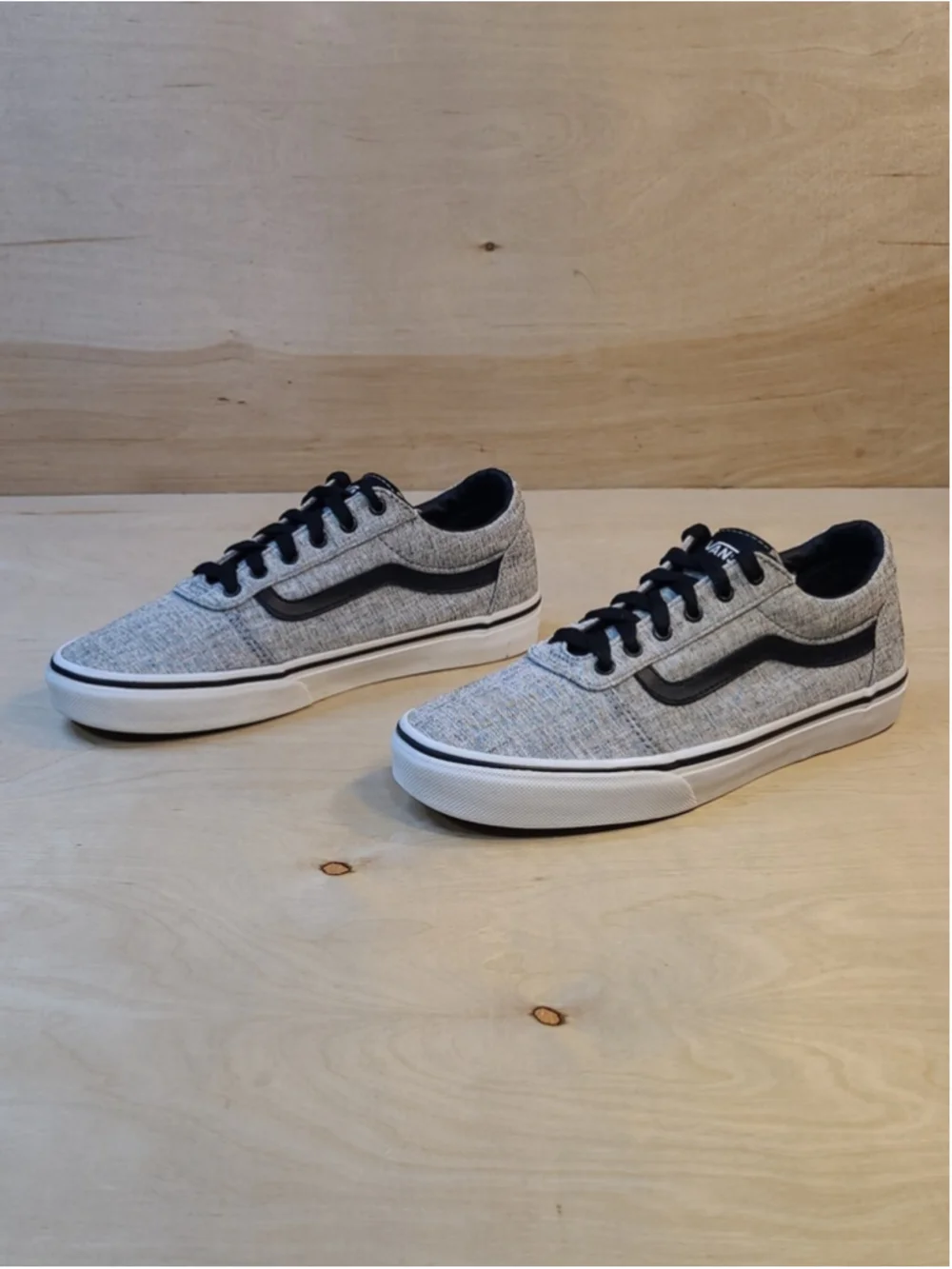 Vans Ward Textile Gray and White Sneakers Size 3.5Y/5 Womens